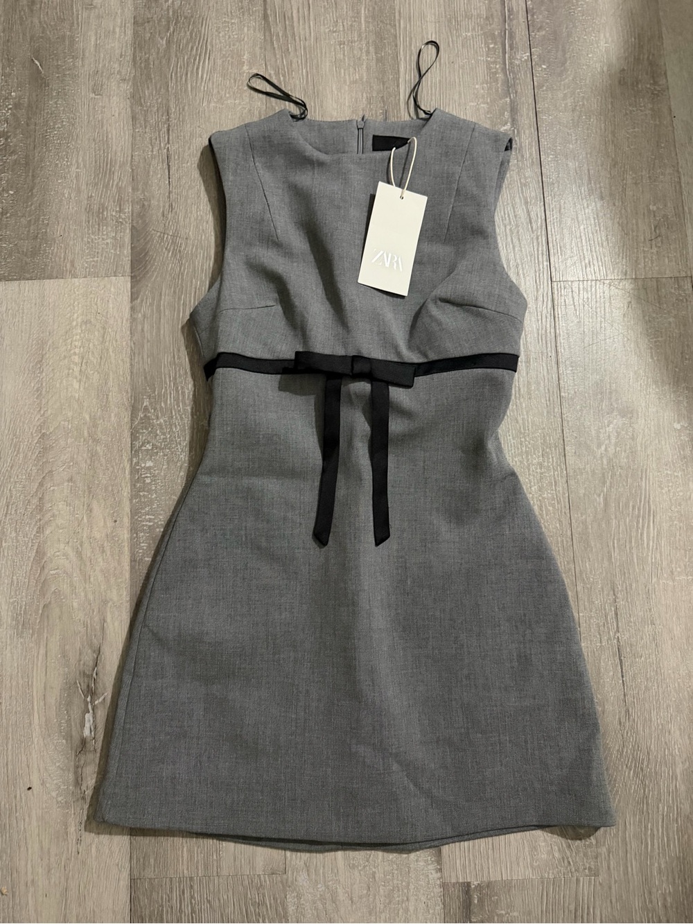 Zara Light Gray Sleeveless Mini Dress with Black Waist Tie - Picture 6 of 9
